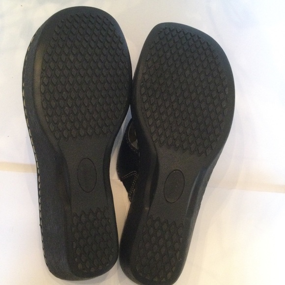 Covington Black Leather Wedge Sandal - Picture 8 of 8